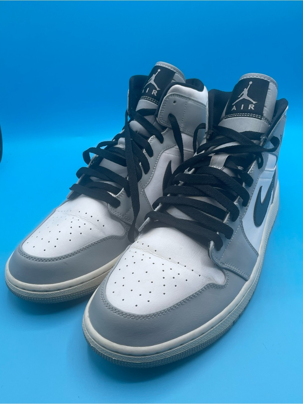 Nike Air Jordan 1 Mid "Light Smoke Grey" - Picture 4 of 4